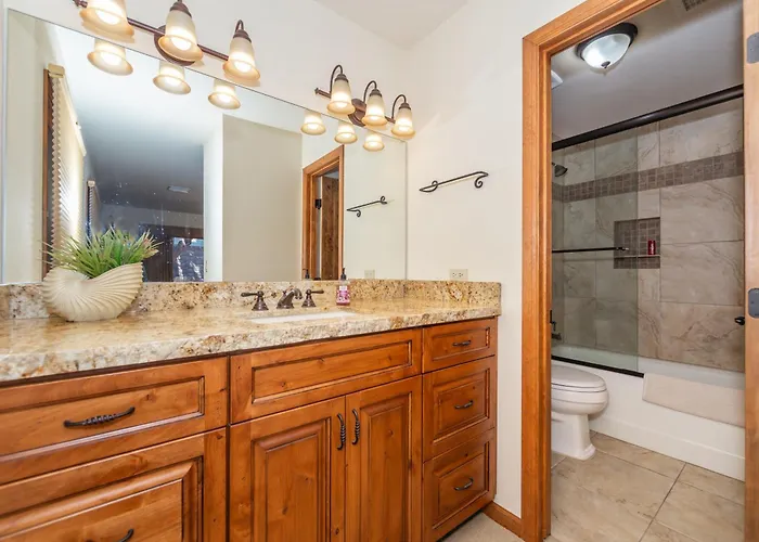 Spectacular House With 2 Master In Sedona's High End Subdivision Living! Holiday home *