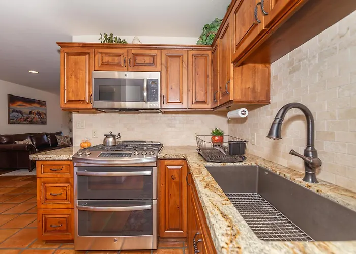 Spectacular House With 2 Master In Sedona's High End Subdivision Living! Holiday home *