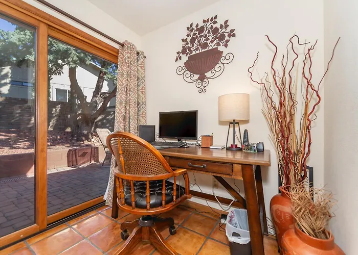 Spectacular House With 2 Master In Sedona's High End Subdivision Living! Holiday home