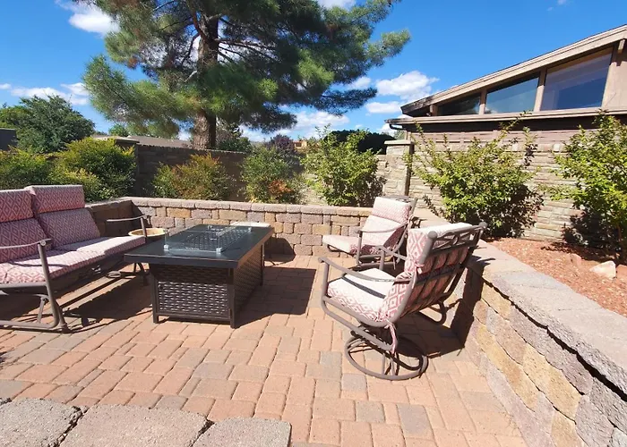 Spectacular House With 2 Master In Sedona's High End Subdivision Living! Holiday home *