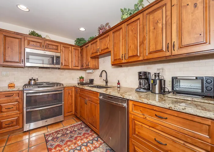 Spectacular House With 2 Master In Sedona's High End Subdivision Living! Sedona