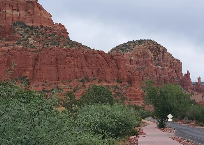 Spectacular House With 2 Master In Sedona's High End Subdivision Living! Holiday home